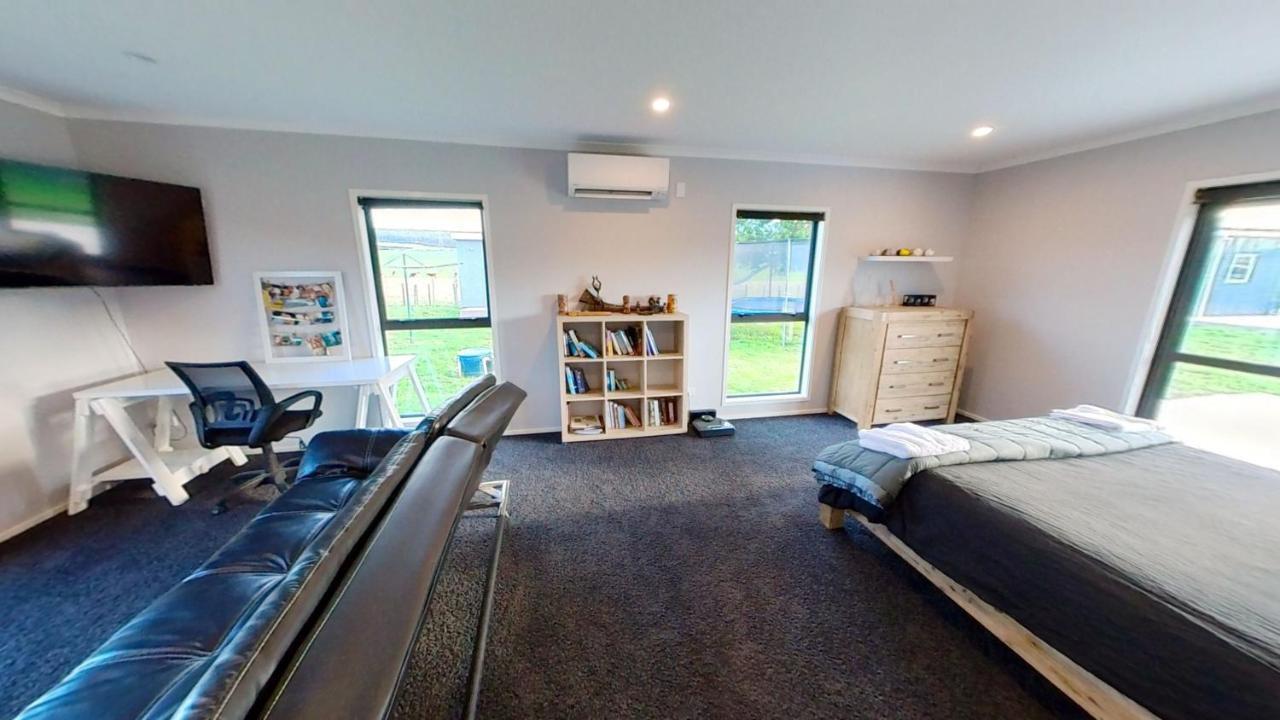 Full Holiday Home To Yourself, Up To 21 Guests Atiamuri Екстериор снимка