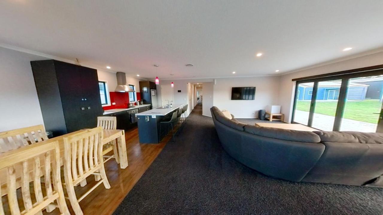Full Holiday Home To Yourself, Up To 21 Guests Atiamuri Екстериор снимка
